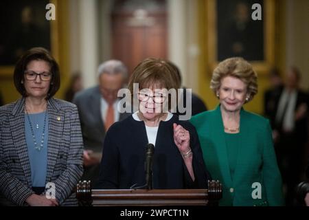 Washington, États-Unis. 06 mars 2024. La sénatrice des États-Unis Tina Smith (démocrate du Minnesota) prononce un discours lors d'une conférence de presse à la suite du déjeuner politique démocrate du Sénat dans le corridor de l'horloge de l'Ohio au Capitole des États-Unis à Washington, DC, USA, mercredi 6 mars, 2024. photo de Rod Lamkey/CNP/ABACAPRESS.COM crédit : Abaca Press/Alamy Live News Banque D'Images