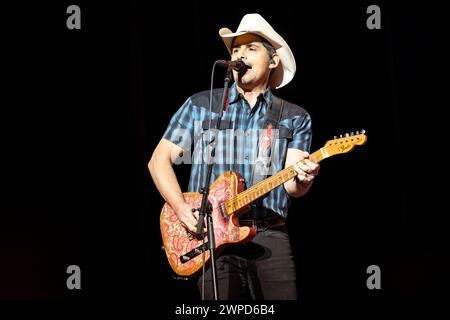 Oslo, Norvège. 06 mars 2024. Le chanteur country et compositeur américain Brad Paisley donne un concert à Oslo Spektrum à Oslo. (Crédit photo : Gonzales photo/Alamy Live News Banque D'Images