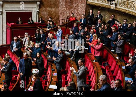 Paris, France. 05 mars 2024. Vue du banc parlementaire du groupe la France Insoumise lors des questions à la session gouvernementale à l'Assemblée nationale. Une séance hebdomadaire d'interrogation du gouvernement français a lieu à l'Assemblée nationale au Palais Bourbon à Paris. Crédit : SOPA images Limited/Alamy Live News Banque D'Images