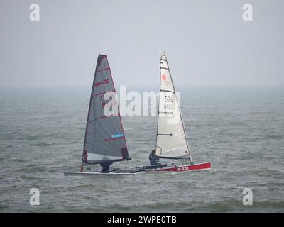 Sheerness, Kent, Royaume-Uni. 7 mars 2024. Météo Royaume-Uni : des vagues de soleil brumeuses pour les marins à Sheerness, Kent ce matin. Crédit : James Bell/Alamy Live News Banque D'Images