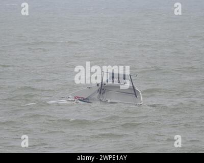 Sheerness, Kent, Royaume-Uni. 7 mars 2024. Météo Royaume-Uni : des vagues de soleil brumeuses pour les marins à Sheerness, Kent ce matin. Crédit : James Bell/Alamy Live News Banque D'Images