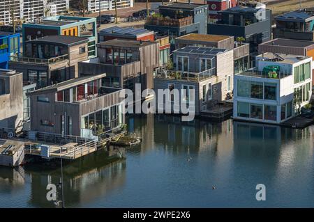 Maisons flottantes dans le quartier Ijburg à Amsterdam-Oost Banque D'Images