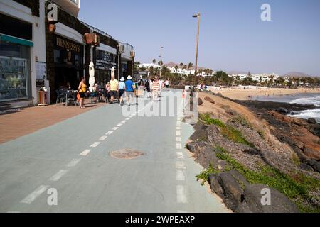 Sentier côtier vers playa de las cucharas Costa Teguise, Lanzarote, îles Canaries, espagne Banque D'Images