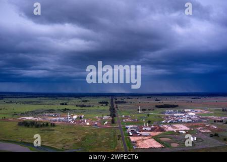 Antenne de Wallumbilla Gas Hub un important hub pour le gaz de veine de charbon près de la ville rurale et localité dans la région de Maranoa, Queensland, Australie Banque D'Images