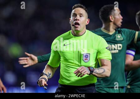 Sheffield, Royaume-Uni. 05 mars 2024. L'arbitre Stephen Martin réagit lors du Sheffield Wednesday FC contre Plymouth Argyle FC au stade de Hillsborough, Sheffield, Angleterre, Royaume-Uni le 5 mars 2024 crédit : Every second Media/Alamy Live News Banque D'Images