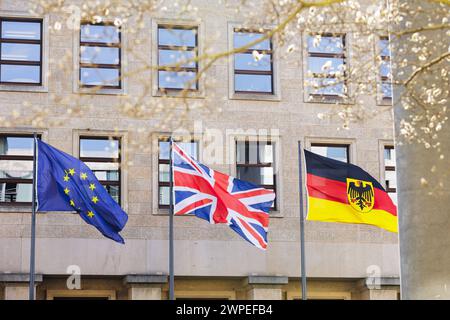 Die Flaggen von Grossbritannien, Deutschland und der Europaeischen Union wehen im Wind. Berlin, 07.03.2024. Fotografiert im Auftrag des Auswaertigen A Banque D'Images