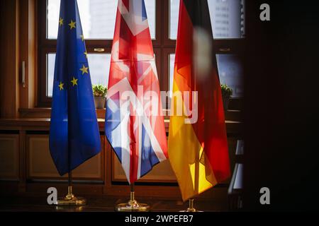 Die Flaggen von Grossbritannien, Deutschland und der Europaeischen Union wehen im Wind. Berlin, 07.03.2024. Fotografiert im Auftrag des Auswaertigen A Banque D'Images