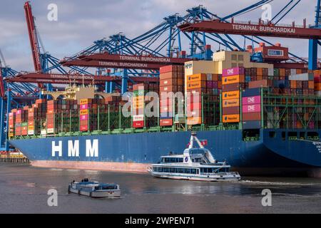 Hafenrundfahrt im Waltershofer Hafen, HHLA Container terminal Burchardkai, HMM Nuri Containerfrachter, Containerschiff, Hambourg, Deutschland Containerschiff *** visite du port de Waltershofer Hafen, HHLA Container terminal Burchardkai, HMM Nuri container Freighter, porte-conteneurs, Hambourg, Allemagne Banque D'Images