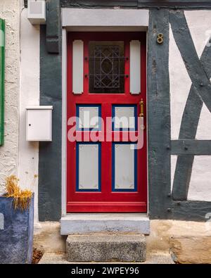 Porte en bois colorée à Idstein Banque D'Images