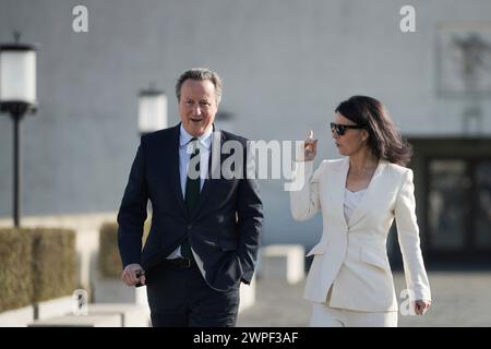 Berlin, Allemagne. 07 mars 2024. La ministre des Affaires étrangères Annalena Baerbock (Alliance 90/les Verts, R) et son homologue britannique David Cameron interviennent lors d’une réunion du deuxième dialogue stratégique germano-britannique sur le toit-terrasse du ministère des Affaires étrangères. Crédit : Markus Schreiber/Pool AP/AP/dpa/Alamy Live News Banque D'Images