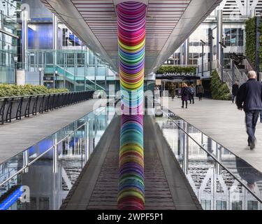 Click Your Heels Together Three Times, 2023 Pride installation par Adam Nathanial Furman, Canary Wharf, Londres, Royaume-Uni Banque D'Images