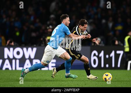 Federico Chiesa de la Juventus FC et Amir Rrahmani de la SSC Napoli s'affrontent pour le ballon lors du match de Serie A TIM entre la SSC Napoli et la Juventus FC AT Banque D'Images