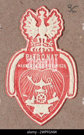 Un timbre de question représentant l'emblème polonais, un cœur avec des muselières et des outils et un texte : patronage sur le jeune homme artisanal ; vers 1914 1920 (1914-00-00-1920-00-00); Banque D'Images