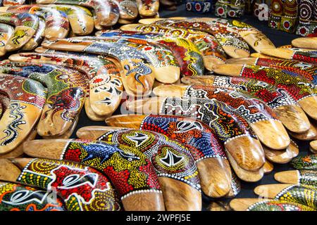 Melbourne, Australie, février 2018 - Une exposition de boomerangs aborigènes à vendre au Queen Victoria Market, Melbourne, Australie Banque D'Images