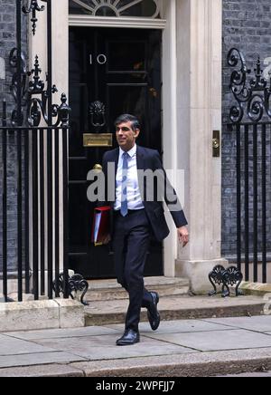 Londres, Royaume-Uni. 06 mars 2024. Le premier ministre Rishi Sunak quitte le 10 Downing Street avant le discours du budget à la Chambre des communes à midi. Budget Day, Downing Street, Westminster, Londres, le 6 mars, 2024. crédit : Paul Marriott/Alamy Live News Banque D'Images