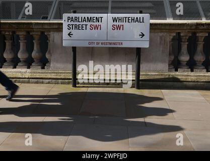 Londres, Royaume-Uni. 06 mars 2024. Le panneau Parliament Street, Whitehall Street le jour du budget, Westminster, Londres, le 6 mars 2024. Crédit : Paul Marriott/Alamy Live News Banque D'Images