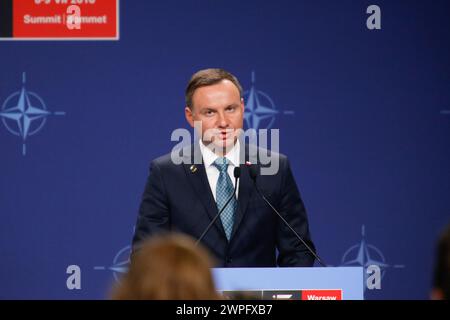 Varsovie, Pologne. 8 juillet 2016. Déclarations conjointes du président du pays hôte Andrzej Duda et du président des États-Unis Barack Obama au stade national polonais de Varsovie lors du sommet OTAN/OTAN en Pologne. Le président Barack Obama a exprimé ses préoccupations au sujet de l'État de droit et des institutions démocratiques en Pologne. (Crédit image : © Dominika Zarzycka/SOPA images via ZUMA Press Wire) USAGE ÉDITORIAL SEULEMENT! Non destiné à UN USAGE commercial ! Banque D'Images