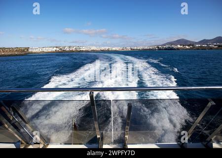 Départ de playa blanca sur le service de ferry rapide lineas romero vers corralejo fuerteventura au départ de Lanzarote, Îles Canaries, espagne Banque D'Images