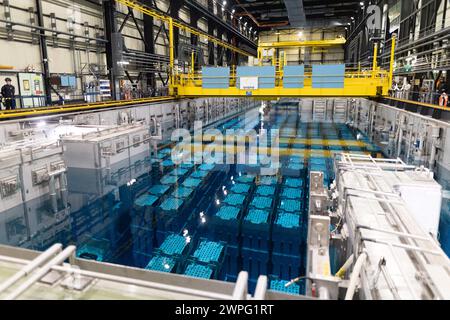 La Hague, France. 07 mars 2024. Vue du bassin de stockage des déchets nucléaires, à Orano la Hague, une usine de retraitement du combustible nucléaire, à la Hague, dans le nord-ouest de la France, le 7 mars 2024. Photo de Raphael Lafargue/ABACAPRESS.COM crédit : Abaca Press/Alamy Live News Banque D'Images