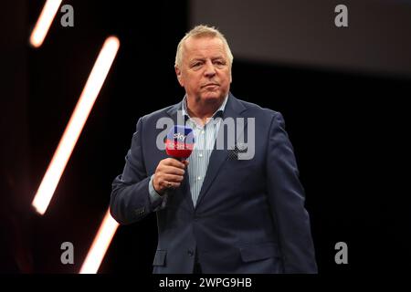 Brighton, Royaume-Uni. 07 mars 2024. John McDonald PDC's Master of Ceremonies lors des fléchettes BetMGM premier League 2024, nuit 6 au Brighton Centre, Brighton, Angleterre, Royaume-Uni le 7 mars 2024 crédit : Every second Media/Alamy Live News Banque D'Images