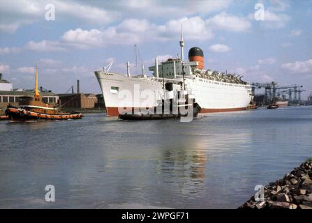 RMS Franconia (3) approche de Renfrew Ferry, le 26 avril 1964 Banque D'Images