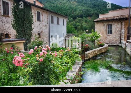 Rasiglia, un petit village de sources. Province de Pérouse, Ombrie Banque D'Images