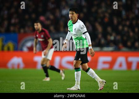 PRAGUE, RÉPUBLIQUE TCHÈQUE - 7 mars 2024 : Wataru Endo de Liverpool lors du match de l'UEFA Europa League entre le Sparta Praha et le Liverpool FC au Stadion Letna (crédit : Craig Mercer/ Alamy Live News) Banque D'Images