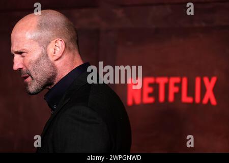 L'acteur Jason Statham assiste à la première mondiale de The Gentlemen Series au Theatre Royal Drury Lane à Londres. Banque D'Images