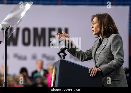 La vice-présidente des États-Unis Kamala Harris s'adresse à la foule pour le coup d'envoi de sa tournée nationale « Fight for reproductive Freities » Banque D'Images