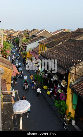 Toits traditionnels dans la vieille ville de Hoi an au Vietnam. Banque D'Images