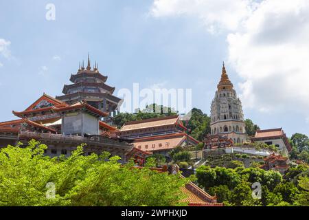 Célèbre temple Kek Lok si sur l'île de Penang. Magnifique temple bouddhiste en Malaisie. Banque D'Images