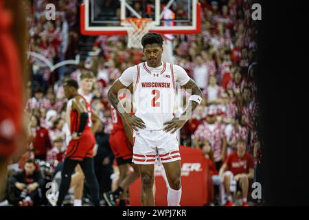 Madison, WI, États-Unis. 7 mars 2024. Les Badgers du Wisconsin gardent AJ Storr (2) pendant le match de basket-ball de la NCAA entre les Rutgers Scarlet Knights et les Wisconsin Badgers au Kohl Center à Madison, WISCONSIN. Darren Lee/CSM/Alamy Live News Banque D'Images