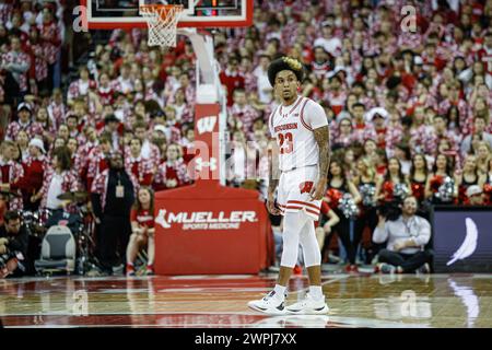 Madison, WI, États-Unis. 7 mars 2024. Les Badgers du Wisconsin gardent Chucky Hepburn (23 ans) pendant le match de basket-ball de la NCAA entre les Rutgers Scarlet Knights et les Wisconsin Badgers au Kohl Center de Madison, WISCONSIN. Darren Lee/CSM/Alamy Live News Banque D'Images