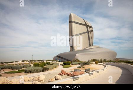 Dammam, Arabie Saoudite, 2 mars 2024 : le musée Ithra dans le paysage de Dammam Banque D'Images