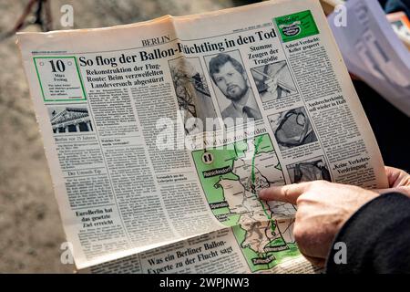 Kopie der Berliner Morgenpost mit Nachrichten über den Absturz von Winfried Freudenberg mit seinem Luftballon in Berlin am 26. Février 2024. DDR Flucht - Winfried Freudenberg *** copie du Berliner Morgenpost avec des nouvelles sur l'accident de Winfried Freudenberg avec son ballon à Berlin le 26 février 2024 GDR Escape Winfried Freudenberg Banque D'Images