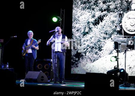 Porto, Portugal. 08 mars 2024. Ian Anderson joue de la flûte sur scène avec son groupe Jethro Tull au Coliseu do Porto à Porto, Portugal, le 7 mars 2024. (Photo de Rita Franca/NurPhoto) crédit : NurPhoto SRL/Alamy Live News Banque D'Images