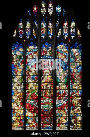 St Michael et les bons anges chassent le diable et les mauvais anges, illustration à Christ Church College Cathédrale, Université d'Oxford, Angleterre. Banque D'Images