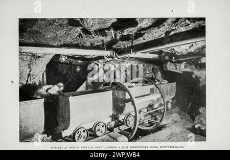 Tripplers at North vertical Shaft, Simmer & Jack Proprietary Mines, Witwatersrand extrait de l'article EXPLOITATION DES MINERAIS D'OR DU WITWATERSRAND. Par H. H. Webb et le pape Yeatman. Tiré de l'Engineering Magazine consacré au progrès industriel volume XV 1898 The Engineering Magazine Co Banque D'Images