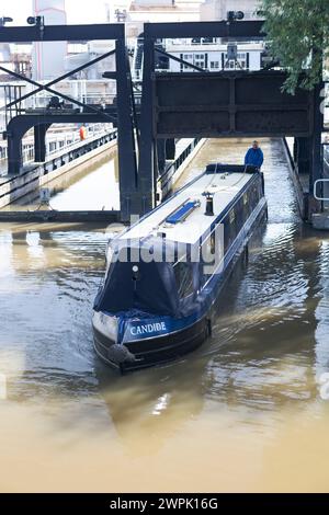 UK, Cheshire, le pont élévateur Anderton, une liaison entre le canal Trent et Mersey et la rivière Weaver. Banque D'Images