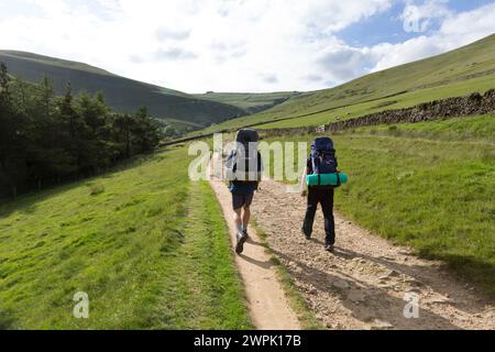 UK, Derbyshire, Edale, marcheurs sur Pennine Way près d'Edale. Banque D'Images