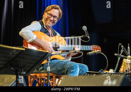 12 mai 2023 : Al Di Meola donne un concert à Milan, en Italie Banque D'Images