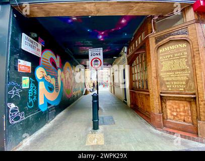 manatee Street W1 une petite ruelle à côté de simmons pub simmons bar londres angleterre Banque D'Images