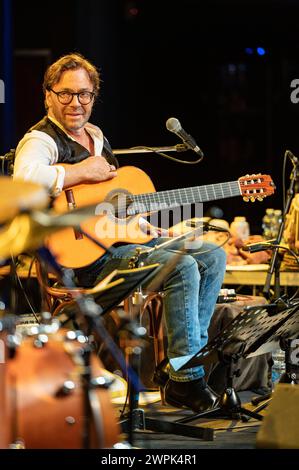 12 mai 2023 : Al Di Meola donne un concert à Milan, en Italie Banque D'Images