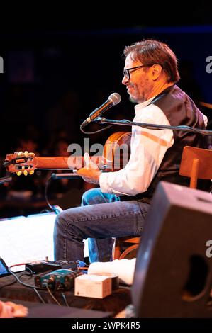 12 mai 2023 : Al Di Meola donne un concert à Milan, en Italie Banque D'Images