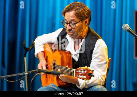 12 mai 2023 : Al Di Meola donne un concert à Milan, en Italie Banque D'Images