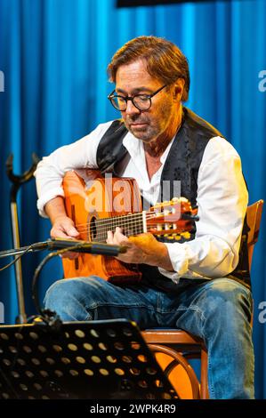 12 mai 2023 : Al Di Meola donne un concert à Milan, en Italie Banque D'Images