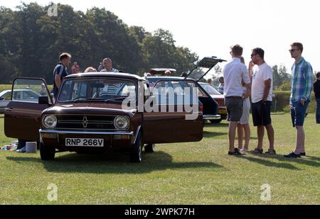 26/07/14 Mini Clubman Estate. Princess Diana's Mini Metro a été la star du spectacle lors du tout premier Festival du Unexceptionnel. Le salon de l'auto h Banque D'Images