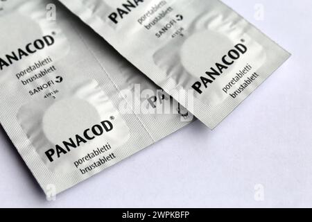 Espoo, Finlande - avril 2020 : comprimés effervescents Panacod. Médicament analgésique sur ordonnance. Ce médicament analgésique crée une dépendance et peut être abusé. Banque D'Images