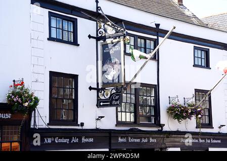 Vue de face du White Hart Inn le long de South Street dans le centre-ville, Exeter, Devon, Royaume-Uni, Europe. Banque D'Images