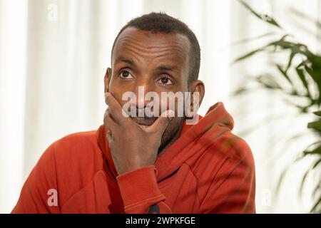 Gand, Belgique. 08 mars 2024. Le belge Bashir Abdi photographié lors d'une conférence de presse en prévision du championnat belge de semi-marathon de ce week-end, vendredi 08 mars 2024, à Gand. BELGA PHOTO JAMES ARTHUR GEKIERE crédit : Belga News Agency/Alamy Live News Banque D'Images